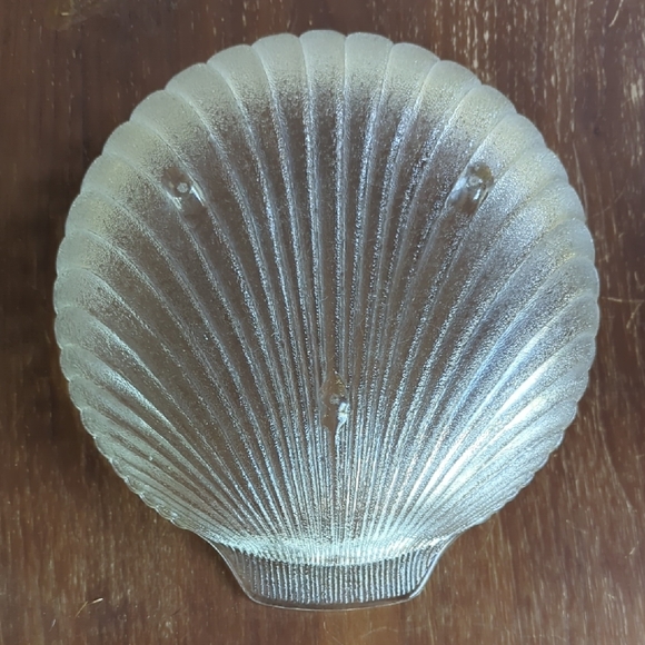 Glass Shell-Shaped Decorative Plate - Picture 3 of 5